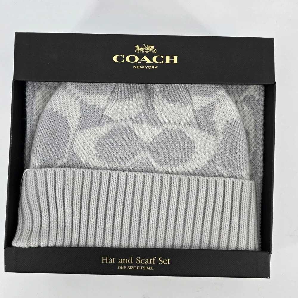 COACH Women's JUMBO SIGNATURE C BEANIE & SCARF 11012410 Chalk MSRP $225‎ NIB